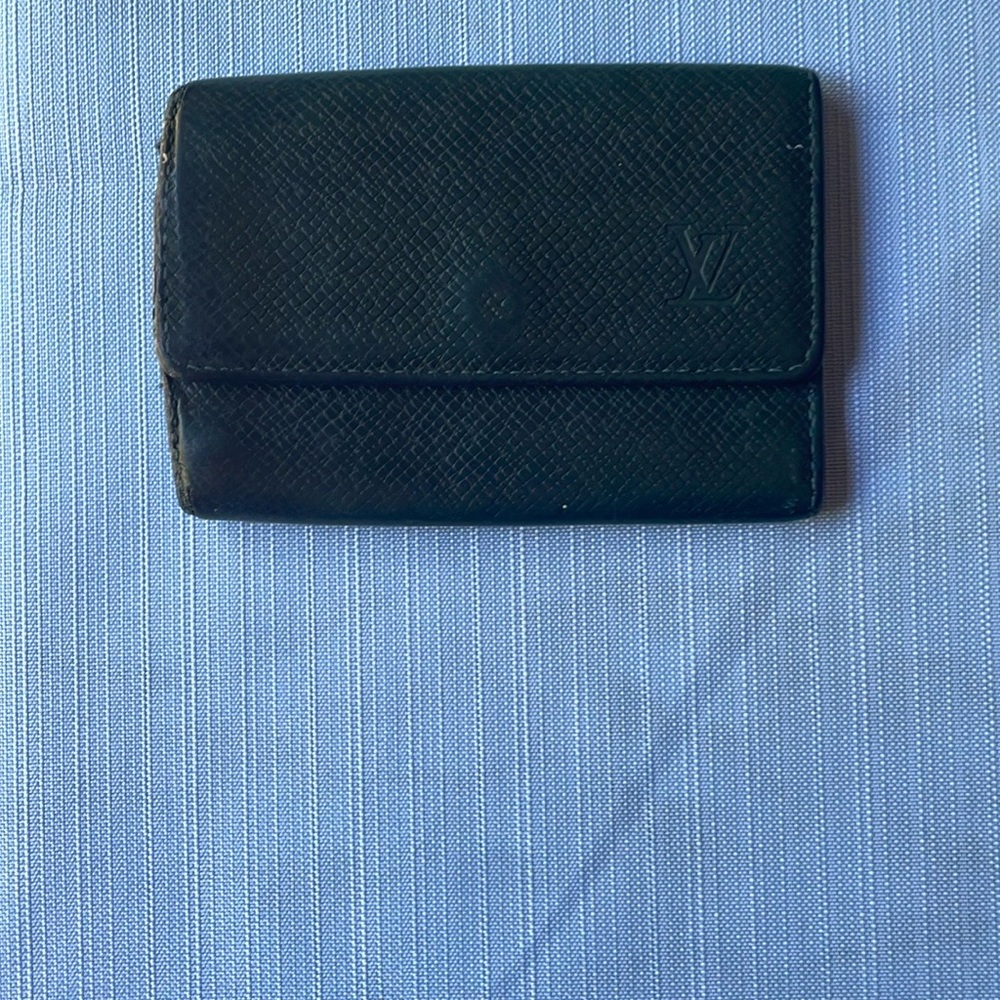 ⬇️90% off! Authentic Louis Vuitton Taiga leather 6 Key Cardholder.Amazing Deal!🔥